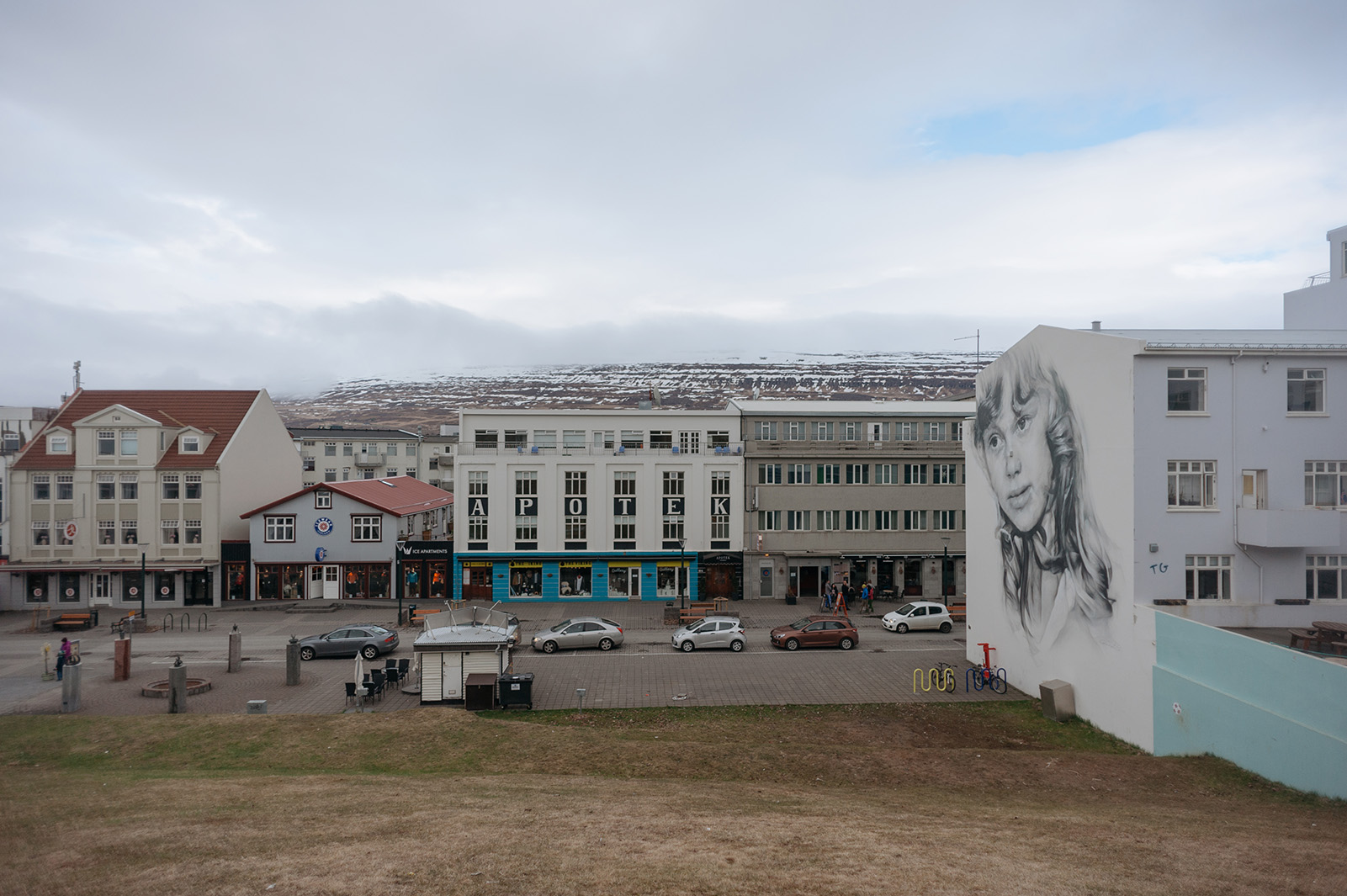 на улицах горда Akureyri.