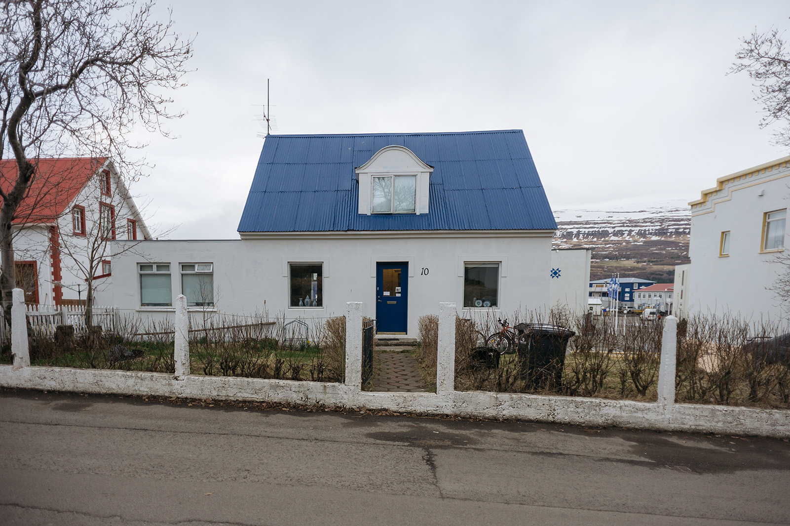 Скромные жилища исландцев - город Akureyri.